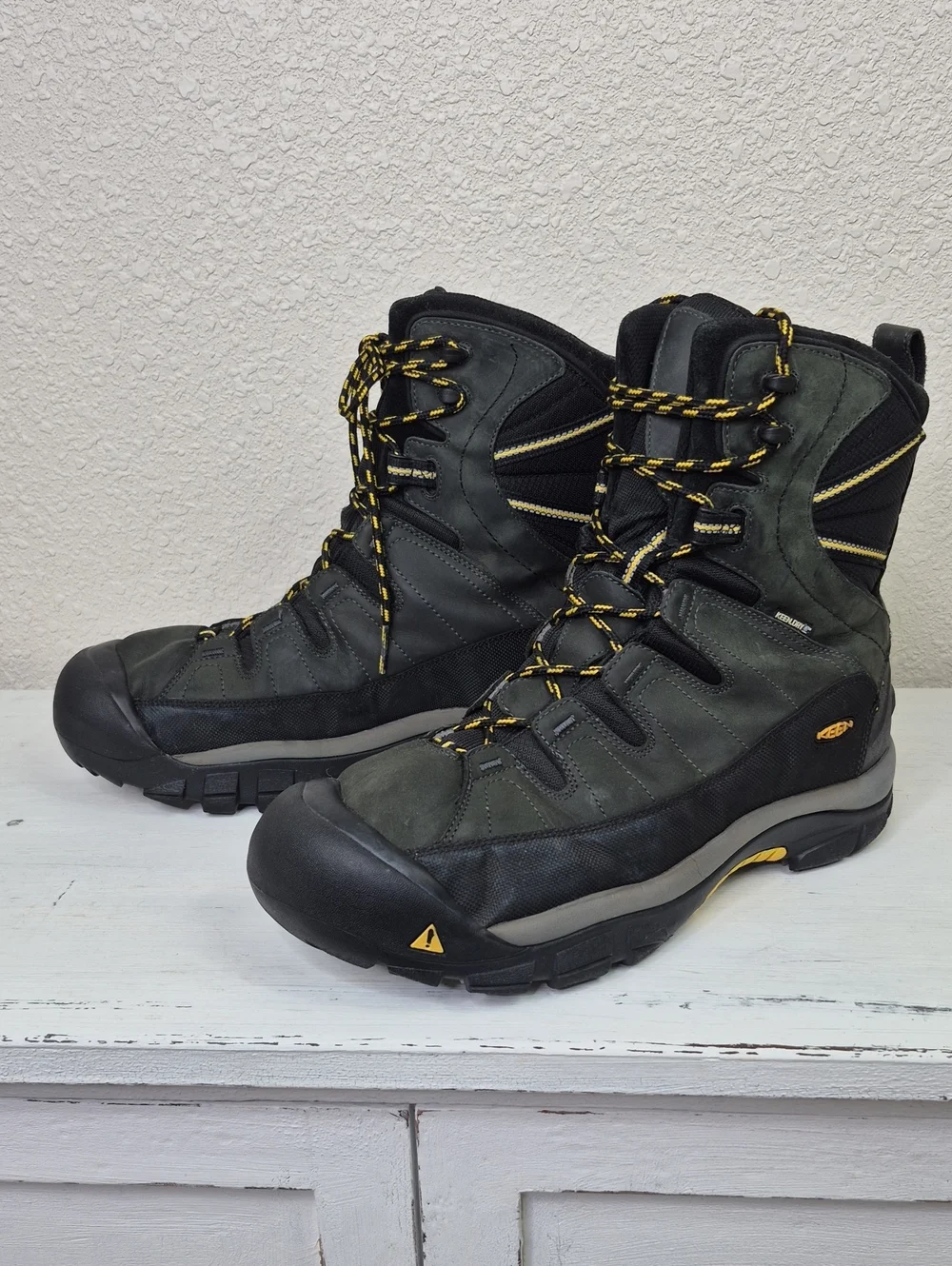 Keen Men's Dry Summit Country Insulated Winter Boots Size 14 Black / Grey